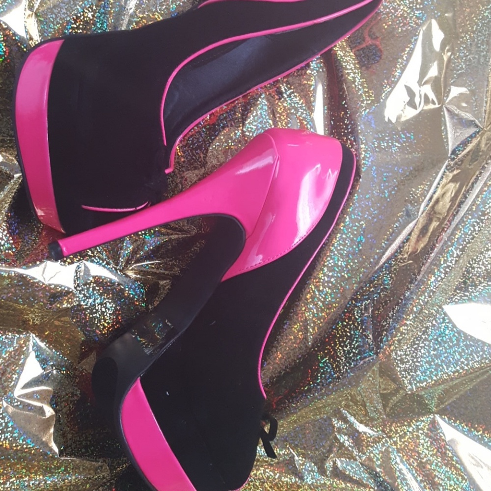 Shoes - Picture 3 of 4